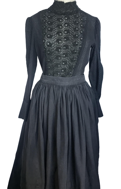 Colonial Blouse & Skirt & shawl black